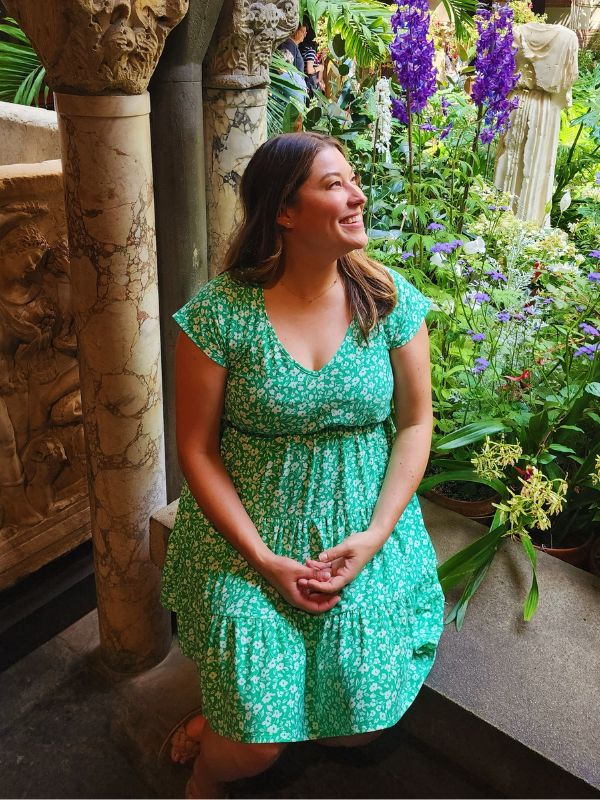 Full-body portrait of Maria